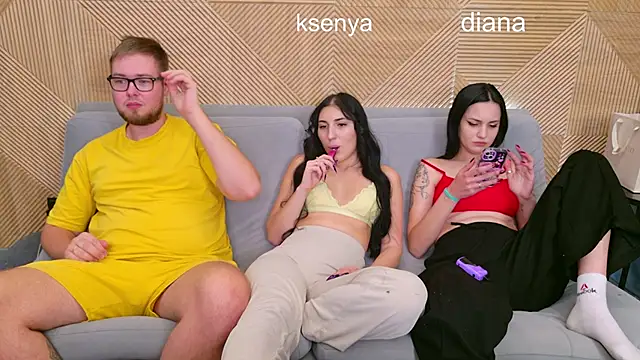 Snapshot of Ksenny chatting on October 4, 2025, 3:02 pm Ksenny online show from October 4, 2025, 3:02 pm