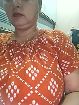 Snapshot of Dianaa9 chatting on June 17, 2026, 8:58 am Dianaa9 online show from June 17, 2026, 8:58 am