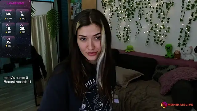 Snapshot of monikavenom chatting on October 11, 2025, 2:12 am monikavenom online show from October 11, 2025, 2:12 am