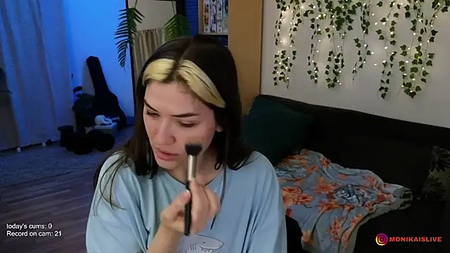 Snapshot of monikavenom chatting on February 8, 2026, 5:27 am monikavenom online show from February 8, 2026, 5:27 am