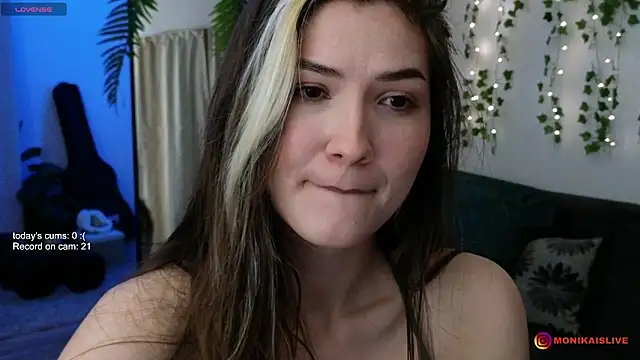 Snapshot of monikavenom chatting on February 7, 2026, 5:15 am monikavenom online show from February 7, 2026, 5:15 am