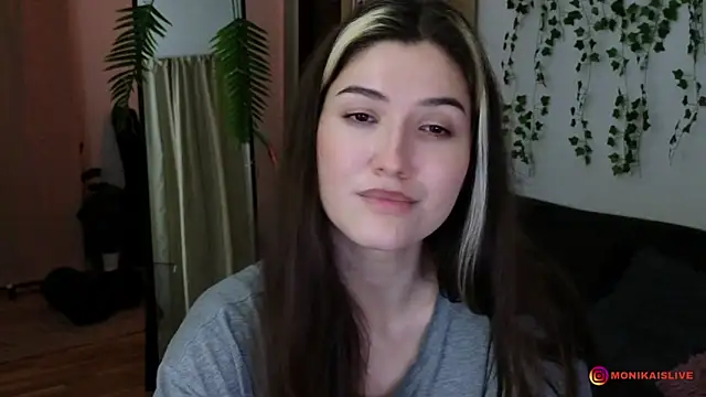 Snapshot of monikavenom chatting on April 6, 2026, 3:13 am monikavenom online show from April 6, 2026, 3:13 am