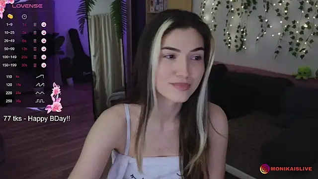 Snapshot of monikavenom chatting on September 20, 2025, 8:14 pm monikavenom online show from September 20, 2025, 8:14 pm