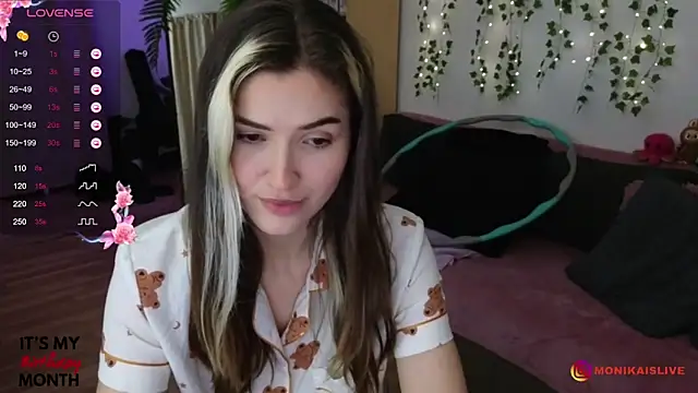 Snapshot of monikavenom chatting on September 15, 2025, 1:06 am monikavenom online show from September 15, 2025, 1:06 am