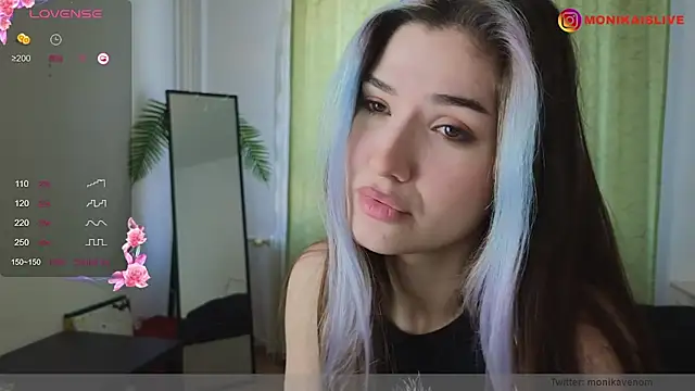 Snapshot of monikavenom chatting on January 17, 2025, 9:28 am monikavenom online show from January 17, 2025, 9:28 am