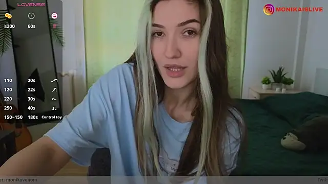 Snapshot of monikavenom chatting on March 4, 2025, 11:08 am monikavenom online show from March 4, 2025, 11:08 am