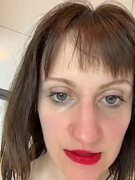 Snapshot of victoirenextdoor chatting on March 4, 2025, 8:27 pm victoirenextdoor online show from March 4, 2025, 8:27 pm