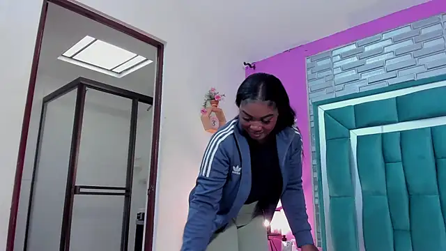 Snapshot of LORENSCOLLINS chatting on November 8, 2025, 12:52 pm LORENSCOLLINS online show from November 8, 2025, 12:52 pm