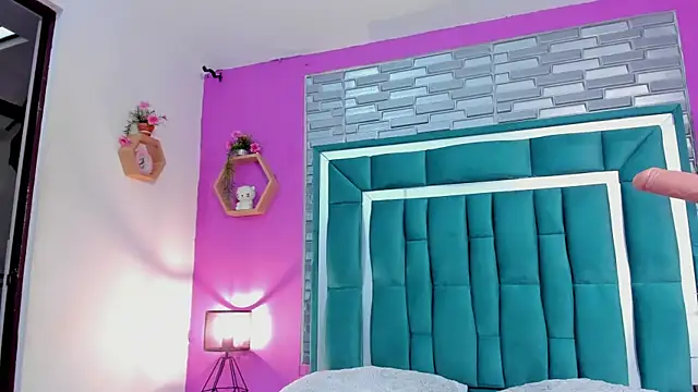 Snapshot of LORENSCOLLINS chatting on November 14, 2025, 8:56 pm LORENSCOLLINS online show from November 14, 2025, 8:56 pm