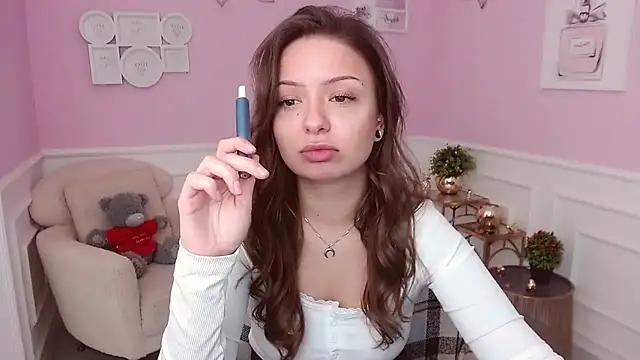 Snapshot of LucySkilar chatting on July 10, 2026, 4:12 am LucySkilar online show from July 10, 2026, 4:12 am