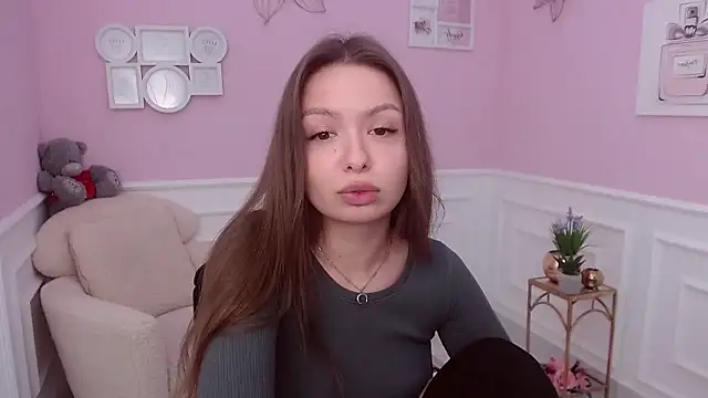 LucySkilar online show from December 5, 2024, 9:22 am