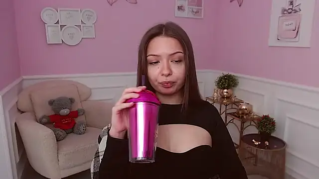 Snapshot of LucySkilar chatting on July 16, 2026, 4:42 am LucySkilar online show from July 16, 2026, 4:42 am