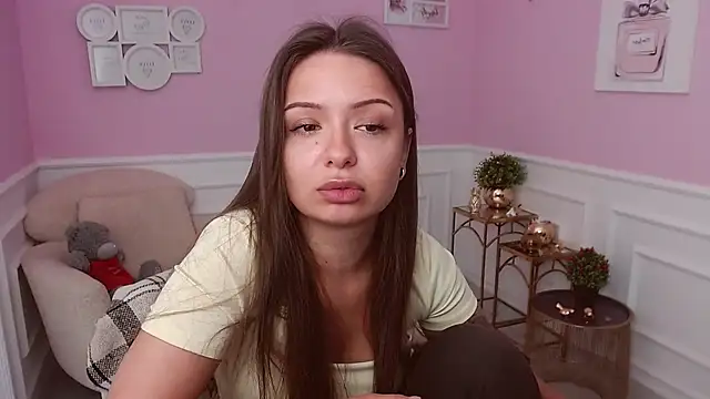 Snapshot of LucySkilar chatting on August 3, 2026, 4:42 am LucySkilar online show from August 3, 2026, 4:42 am