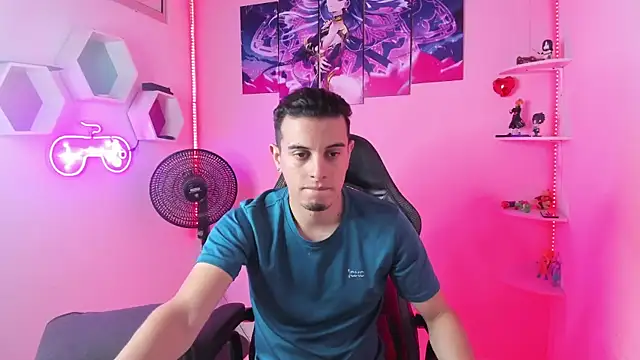 Snapshot of Maximo__ chatting on November 12, 2025, 10:02 pm Maximo online show from November 12, 2025, 10:02 pm