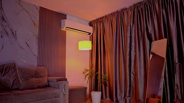 Snapshot of HannaByron chatting on March 13, 2026, 3:33 am HannaByron online show from March 13, 2026, 3:33 am