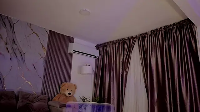 Snapshot of HannaByron chatting on March 26, 2026, 4:11 am HannaByron online show from March 26, 2026, 4:11 am