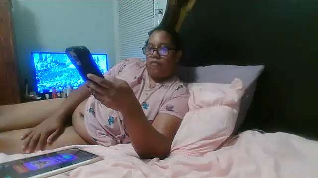ebonyred online show from April 28, 2026, 2:10 am