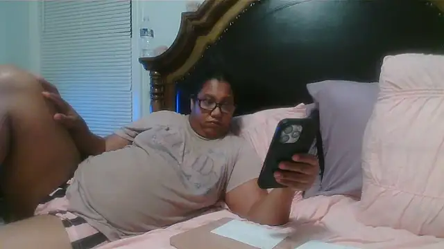 ebonyred online show from May 13, 2026, 1:23 am