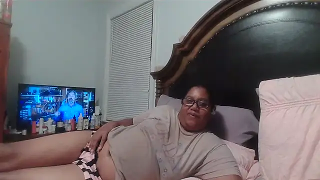 ebonyred online show from May 7, 2026, 1:10 am