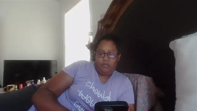 ebonyred online show from April 24, 2026, 2:41 pm