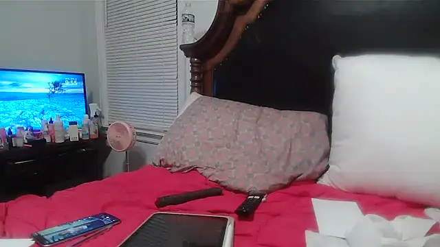 ebonyred online show from April 23, 2026, 1:56 am