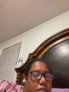 ebonyred online show from May 2, 2026, 1:33 am