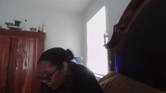 Snapshot of ebonyred chatting on October 24, 2025, 5:34 pm ebonyred online show from October 24, 2025, 5:34 pm