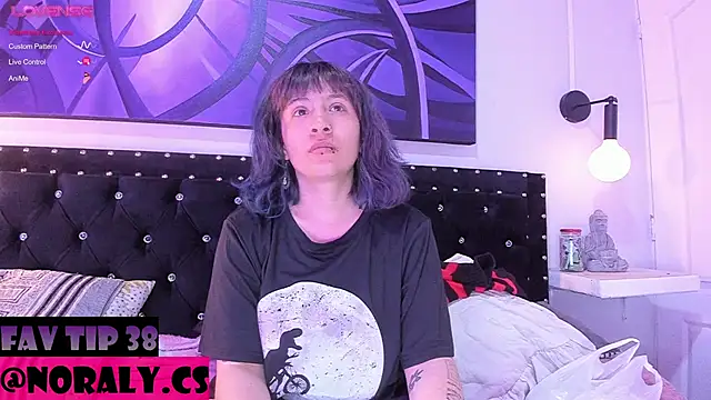 Snapshot of hey_noraly chatting on June 19, 2026, 4:18 am hey noraly online show from June 19, 2026, 4:18 am