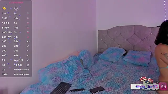 arysUwU online show from November 7, 2025, 1:32 am