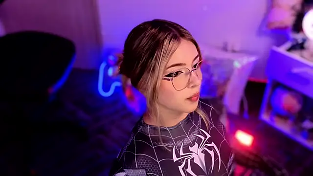 EmilyMiller  online show from July 19, 2026, 3:31 pm