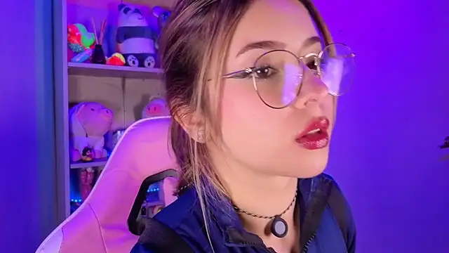 EmilyMiller  online show from May 8, 2026, 3:05 pm