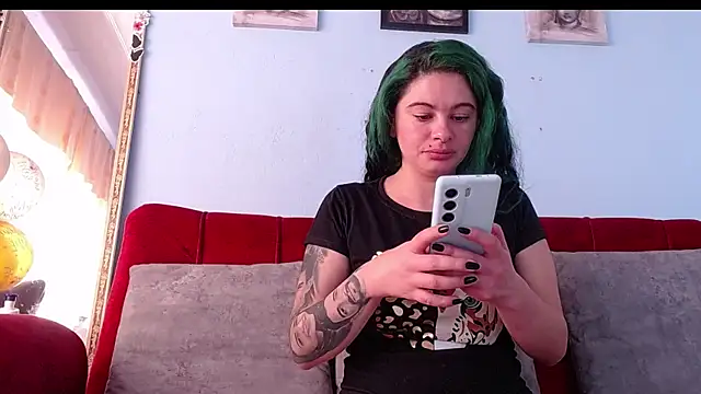 Snapshot of Tamararios chatting on December 3, 2025, 8:08 pm Tamararios online show from December 3, 2025, 8:08 pm