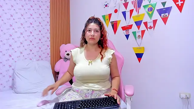 Snapshot of Soyqueen chatting on July 14, 2026, 5:56 am Soyqueen online show from July 14, 2026, 5:56 am