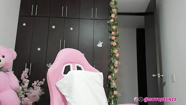 Soyqueen online show from September 21, 2025, 4:06 am