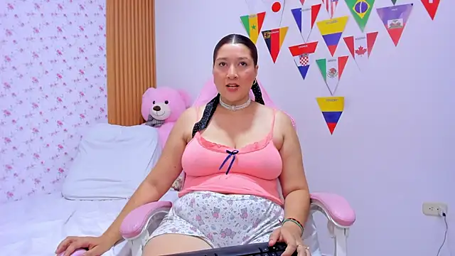 Snapshot of Soyqueen chatting on August 1, 2026, 4:10 am Soyqueen online show from August 1, 2026, 4:10 am