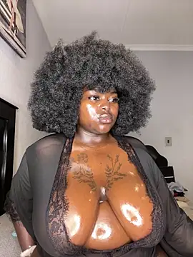 Honeycoco0211 online show from November 3, 2025, 2:39 am