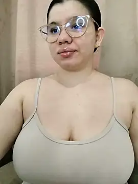 Snapshot of Danzel1105 chatting on December 4, 2025, 3:55 pm Danzel1105 online show from December 4, 2025, 3:55 pm