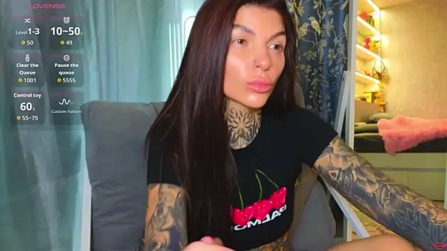 tattooedBabyy online show from April 12, 2026, 10:18 am