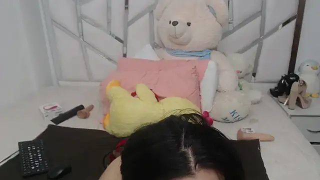 celestesouzalatin online show from October 21, 2025, 1:38 am