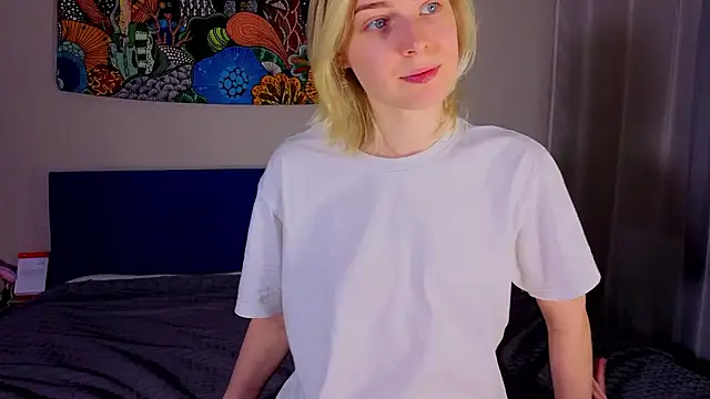 Snapshot of Crayzy_Luv chatting on March 29, 2026, 2:35 am Crayzy Luv online show from March 29, 2026, 2:35 am