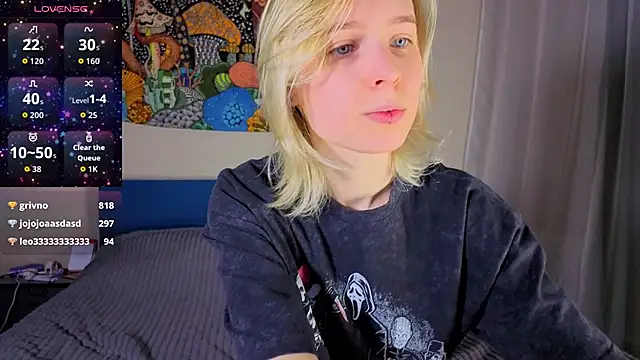 Crayzy Luv online show from March 23, 2026, 7:47 pm