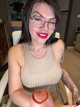 CarlaConnor80 online show from February 3, 2025, 5:03 pm