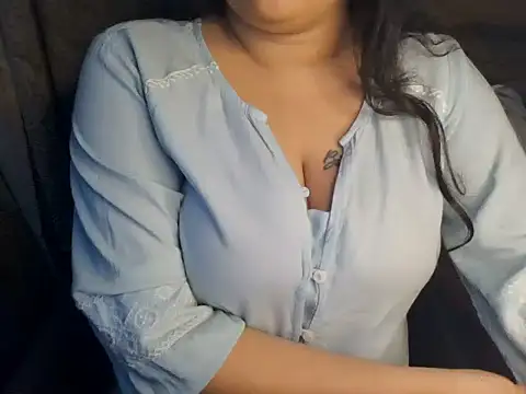 Snapshot of Trezza chatting on October 15, 2025, 10:40 pm Trezza online show from October 15, 2025, 10:40 pm