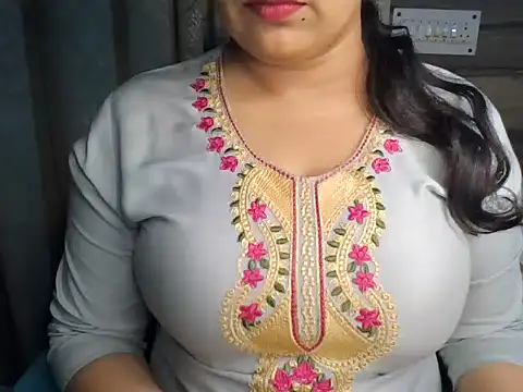 Snapshot of Trezza chatting on November 11, 2025, 6:19 am Trezza online show from November 11, 2025, 6:19 am