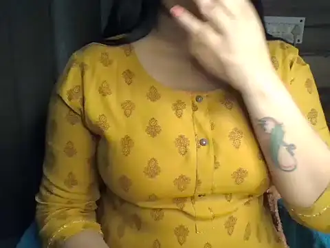 Snapshot of Trezza chatting on December 5, 2025, 8:50 pm Trezza online show from December 5, 2025, 8:50 pm