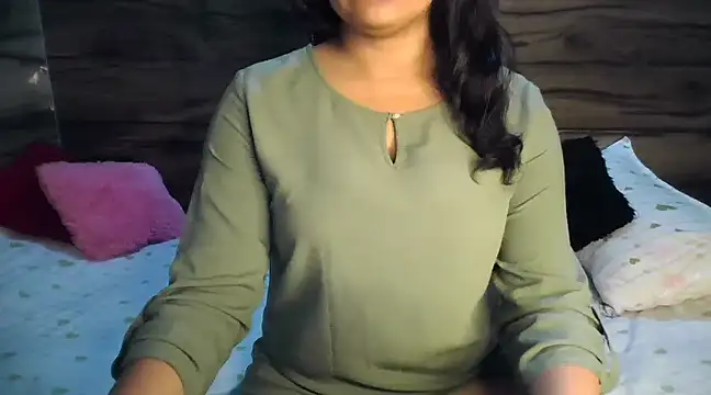 Snapshot of Trezza chatting on March 6, 2025, 6:26 pm Trezza online show from March 6, 2025, 6:26 pm