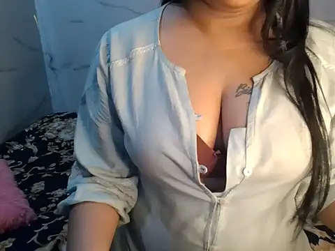 Snapshot of Trezza chatting on March 8, 2026, 8:01 pm Trezza online show from March 8, 2026, 8:01 pm