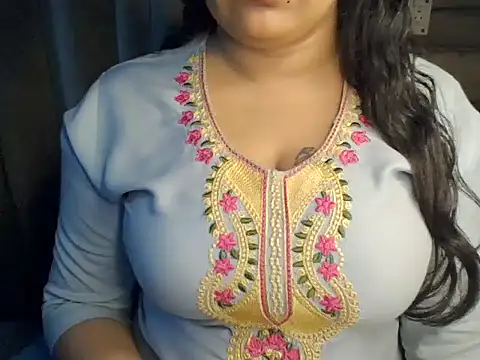 Snapshot of Trezza chatting on November 2, 2025, 8:47 pm Trezza online show from November 2, 2025, 8:47 pm