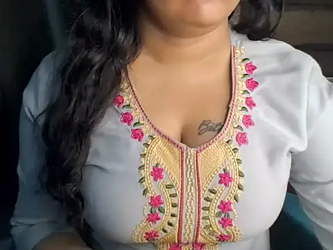 Snapshot of Trezza chatting on October 17, 2025, 8:21 pm Trezza online show from October 17, 2025, 8:21 pm