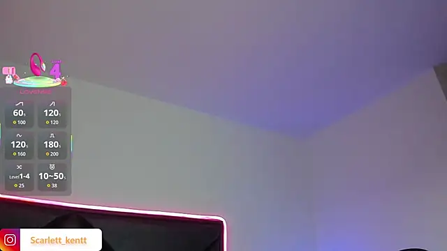 ScarlettAndClark online show from November 28, 2025, 12:05 pm